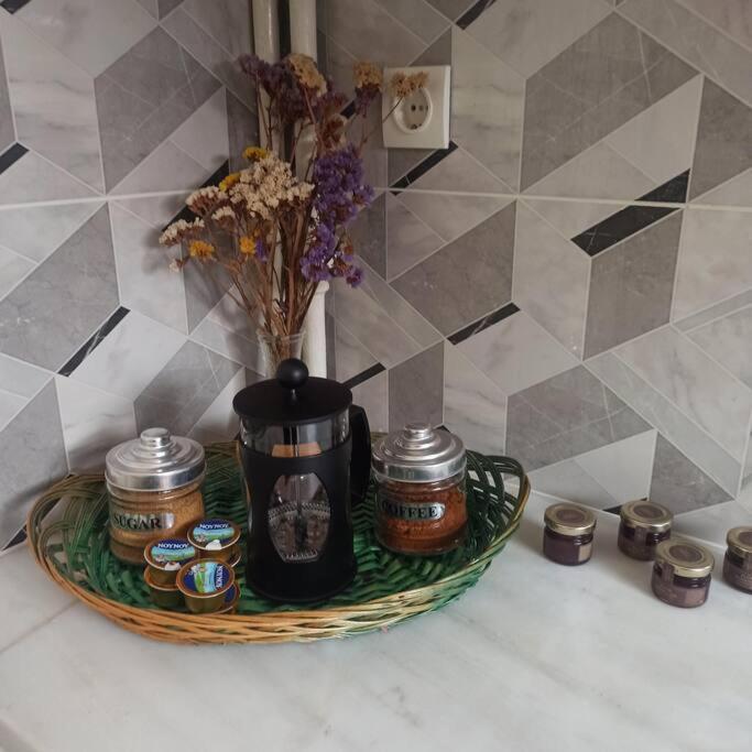 B&J City Center Apartment Каламата Екстериор снимка
