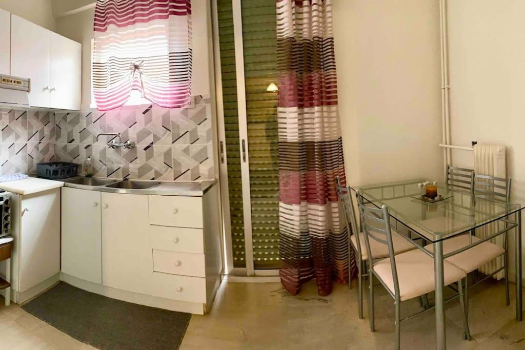 B&J City Center Apartment Каламата Екстериор снимка