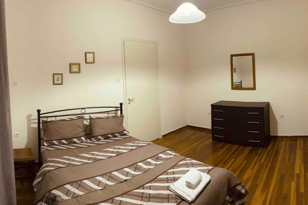 B&J City Center Apartment Каламата Екстериор снимка